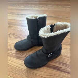 Ugg Chantay Green Leather Sheepskin Lined Side Zip Winter Boot Women’s Size 7.5